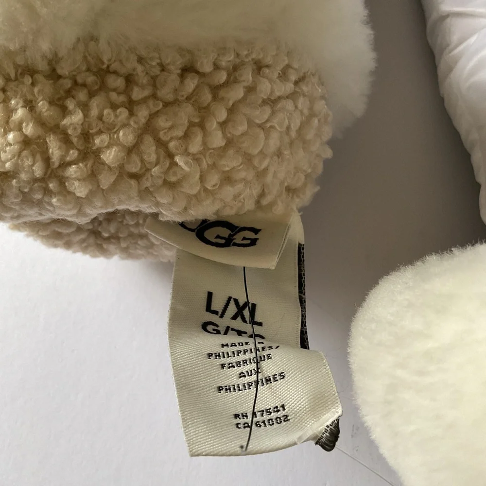 UGG WOMENS ALL WEATHER GLOVES WHITE SIZE L/XL SHEARLING FUR TRIMMED NWOT